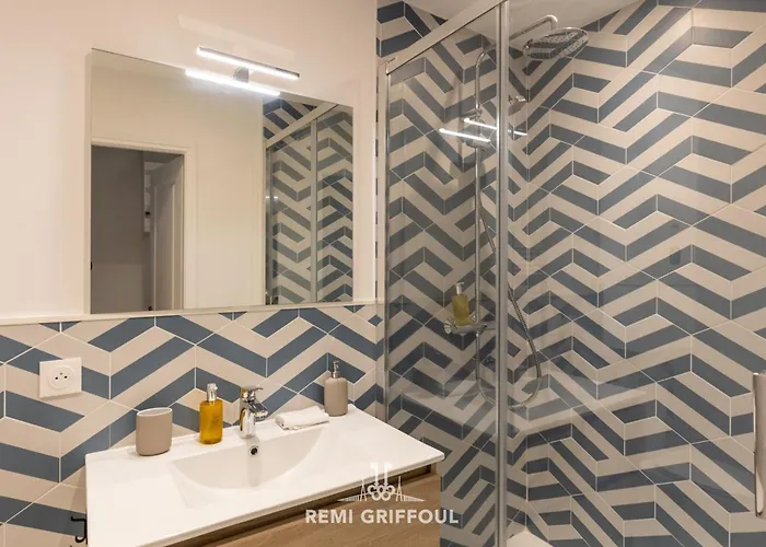 Le Bois Bleu - 1st Floor - Center *